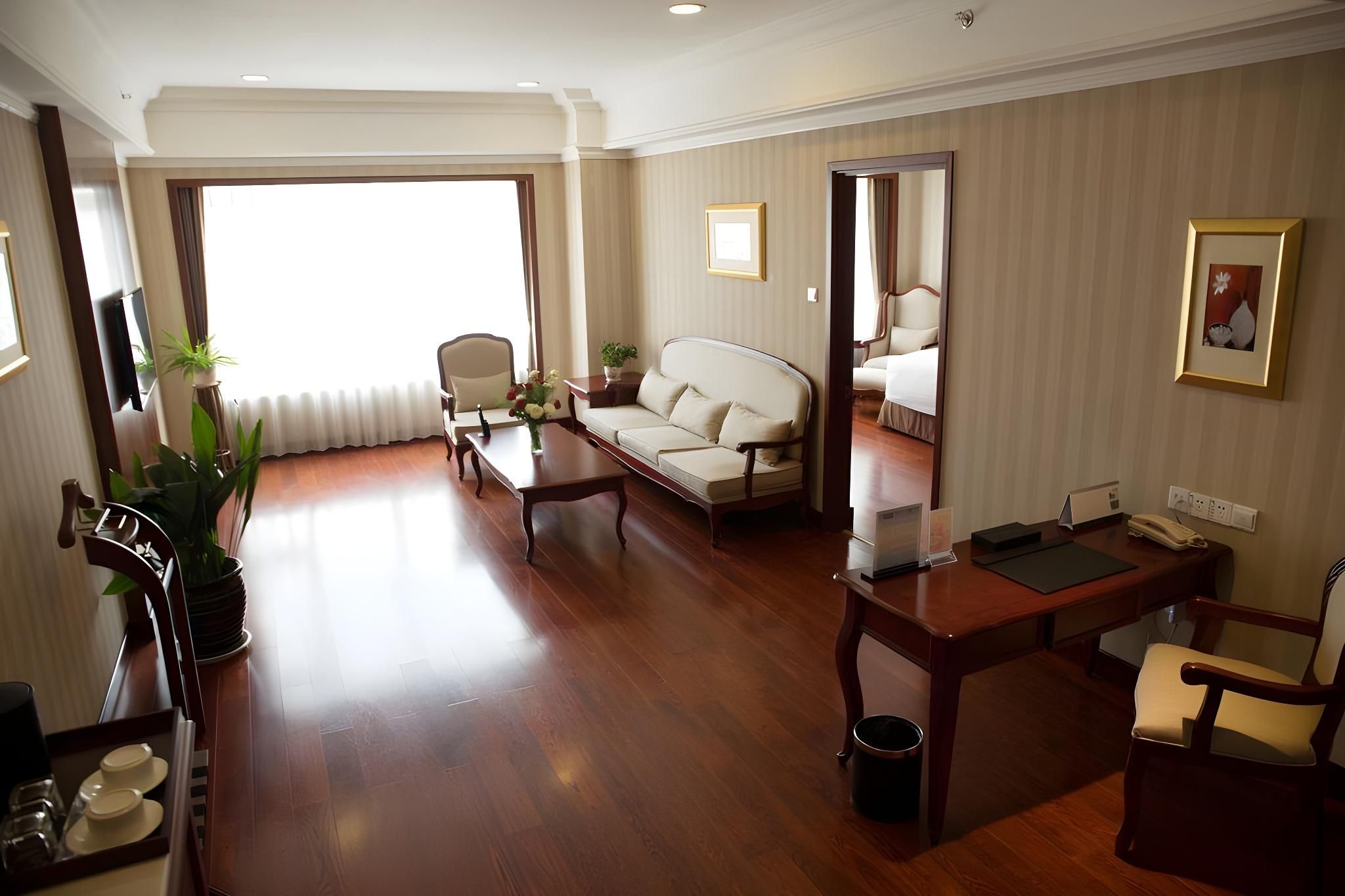 Deluxe King Suite