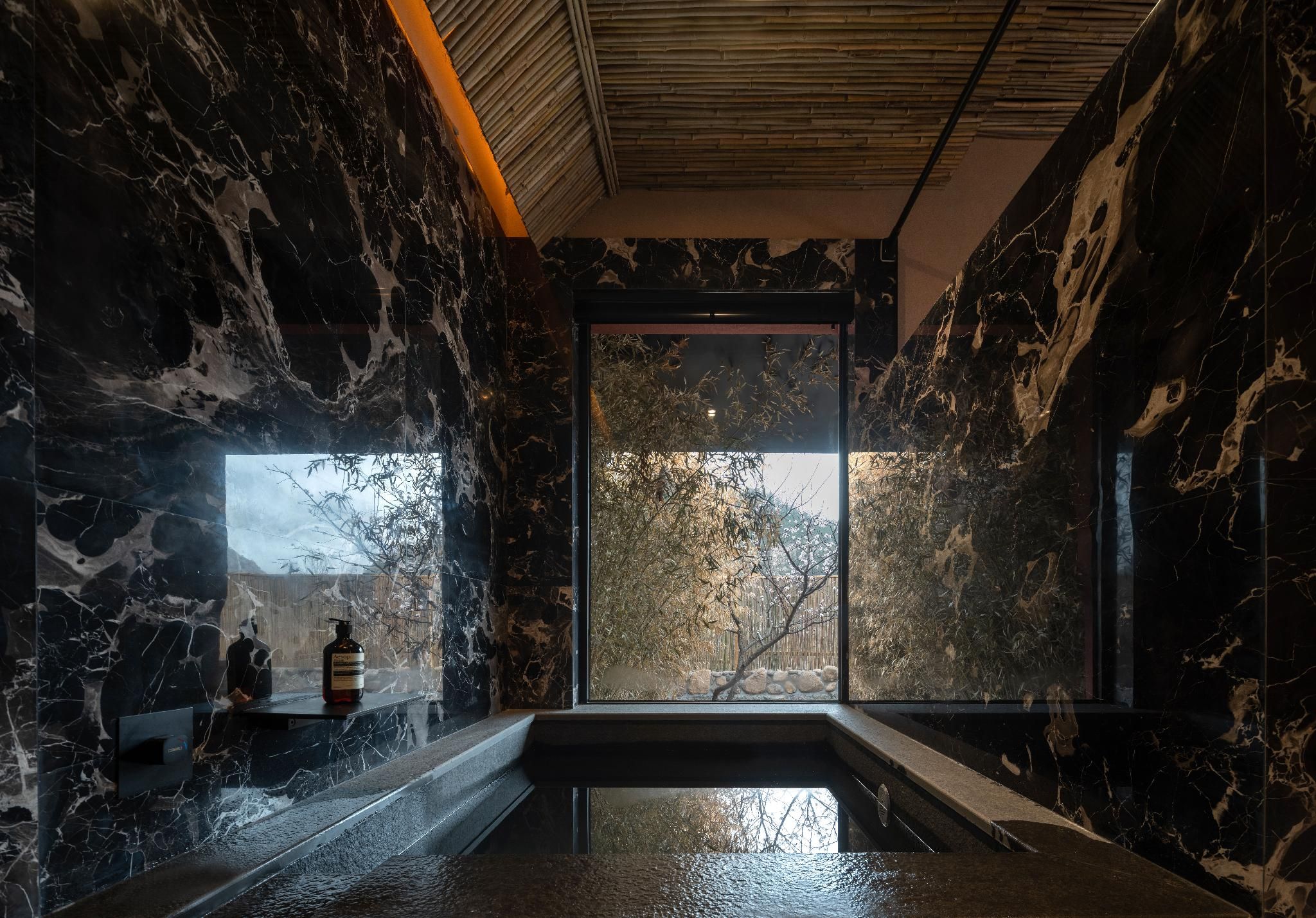 Courtyard Queen Room