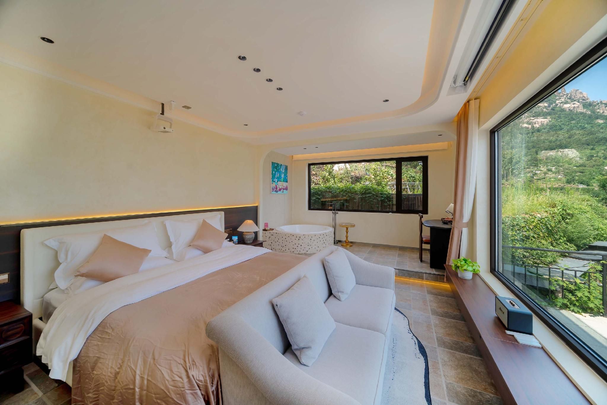 Deluxe Double Room with Side Sea View