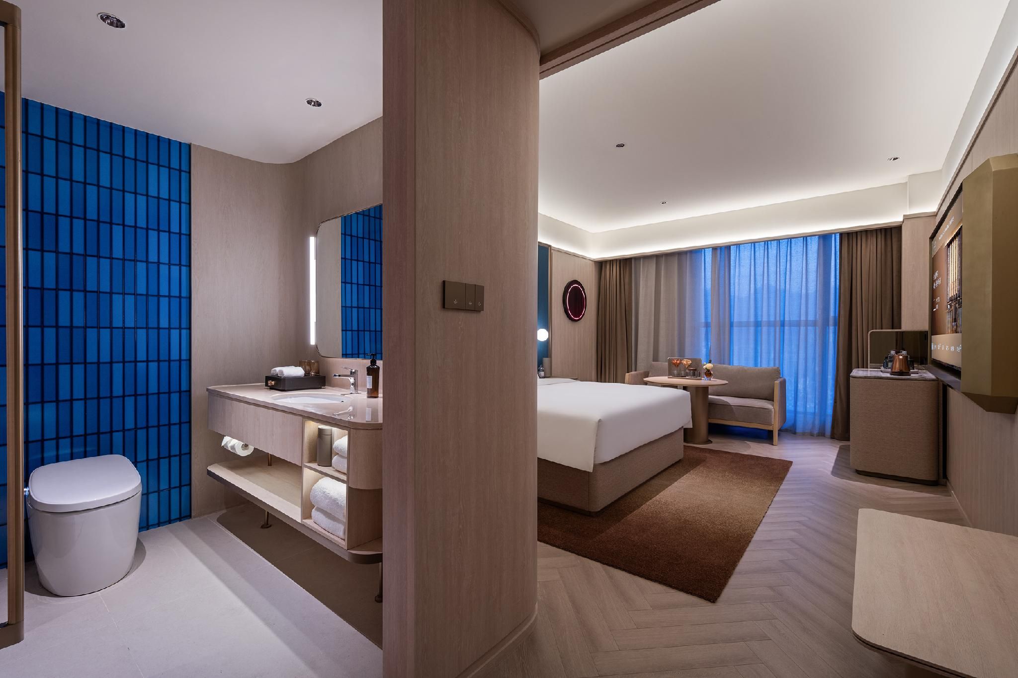 Business Queen Room