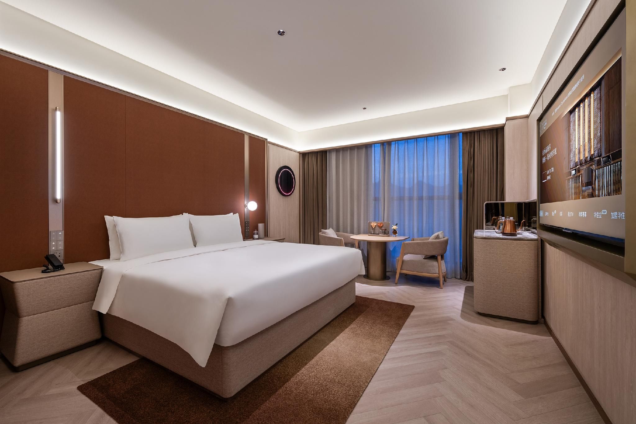 Deluxe Room Queen