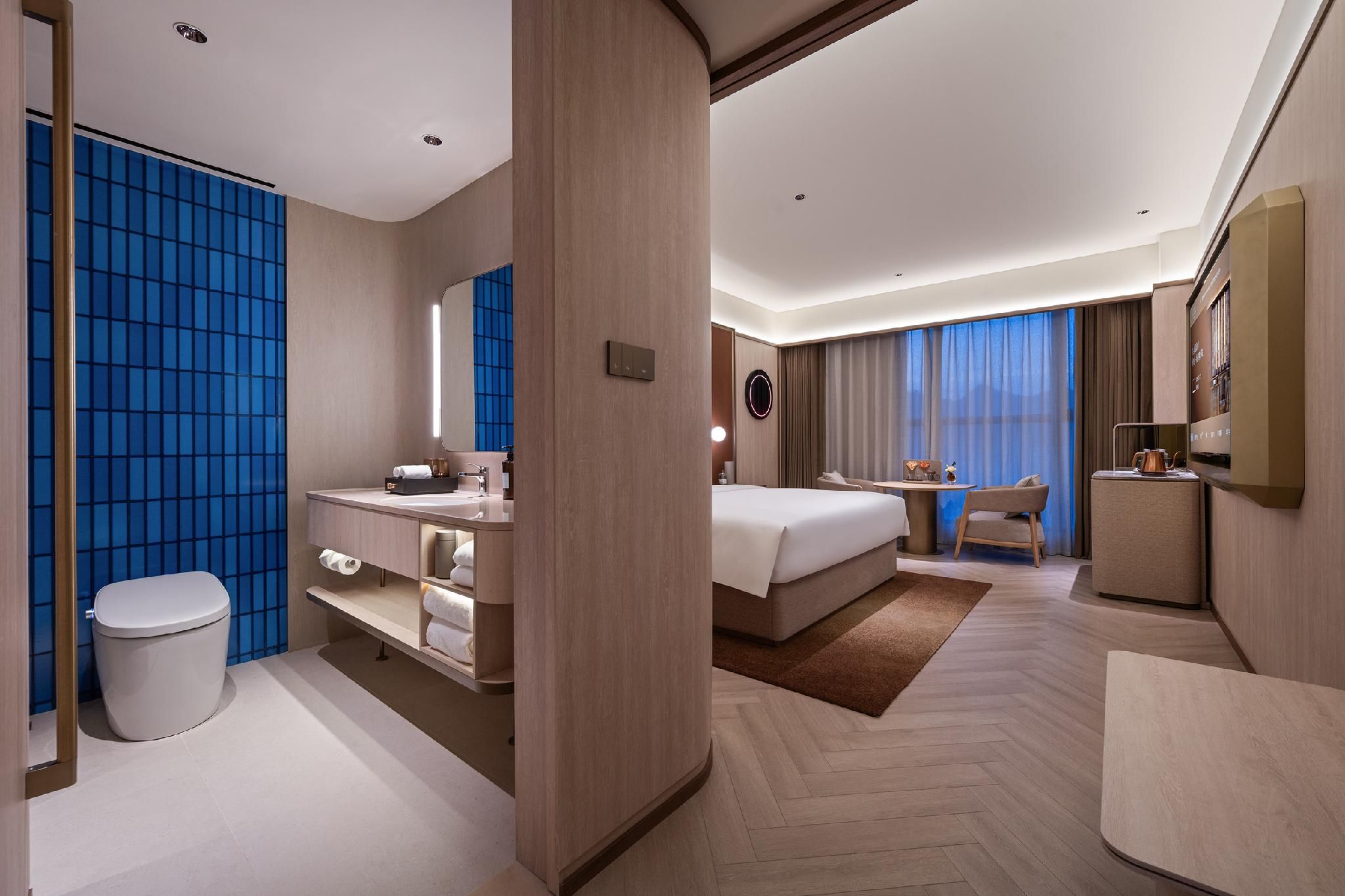 Deluxe Room Queen