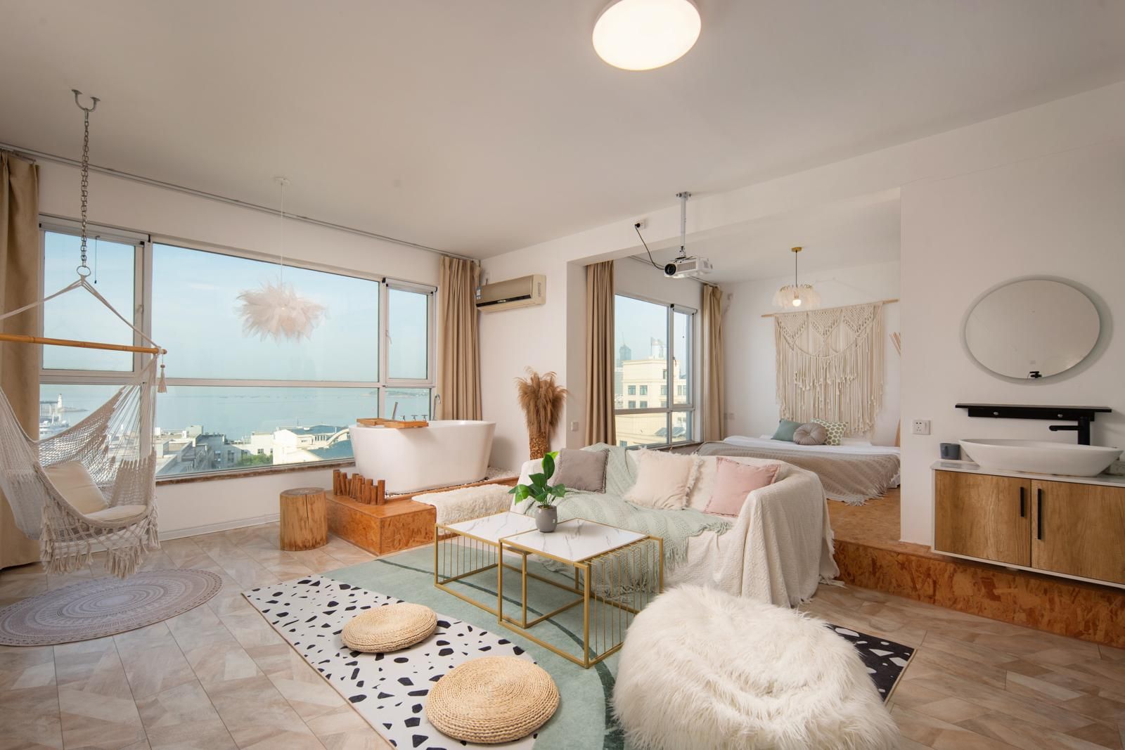 Round Bed Room