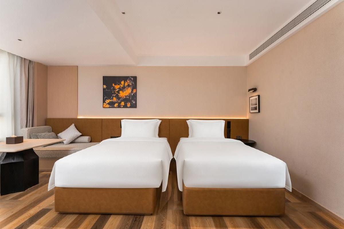Elegant Side Sea-view Twin Room