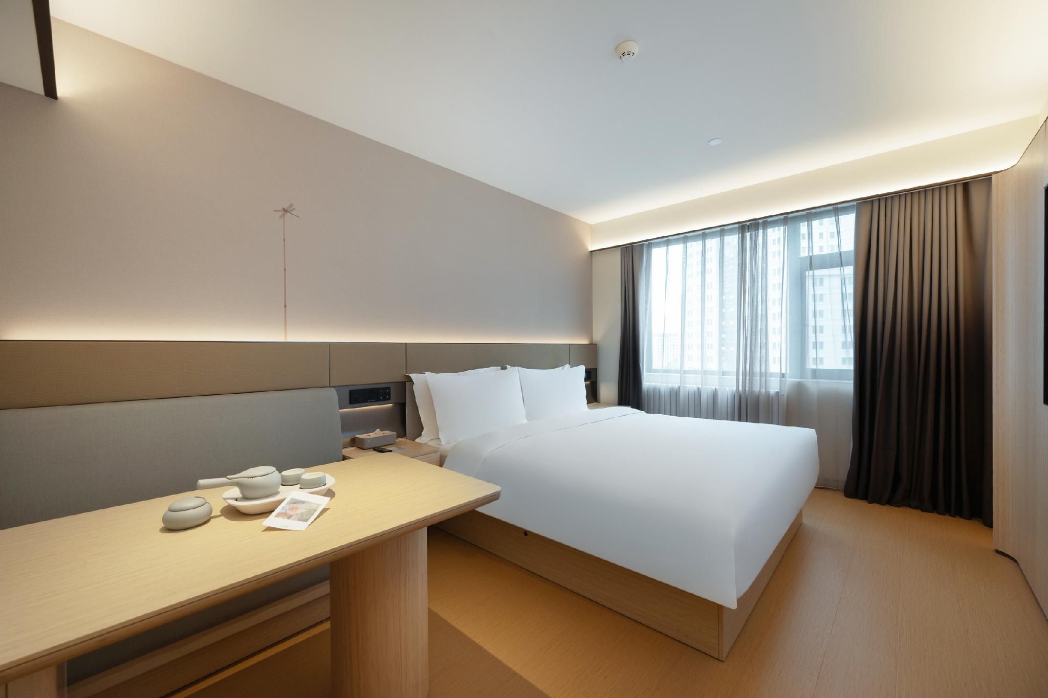 Huazhu - Deluxe Bed Room