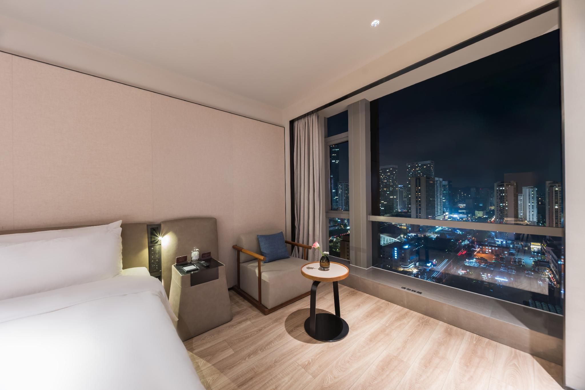 Twin Bed Room