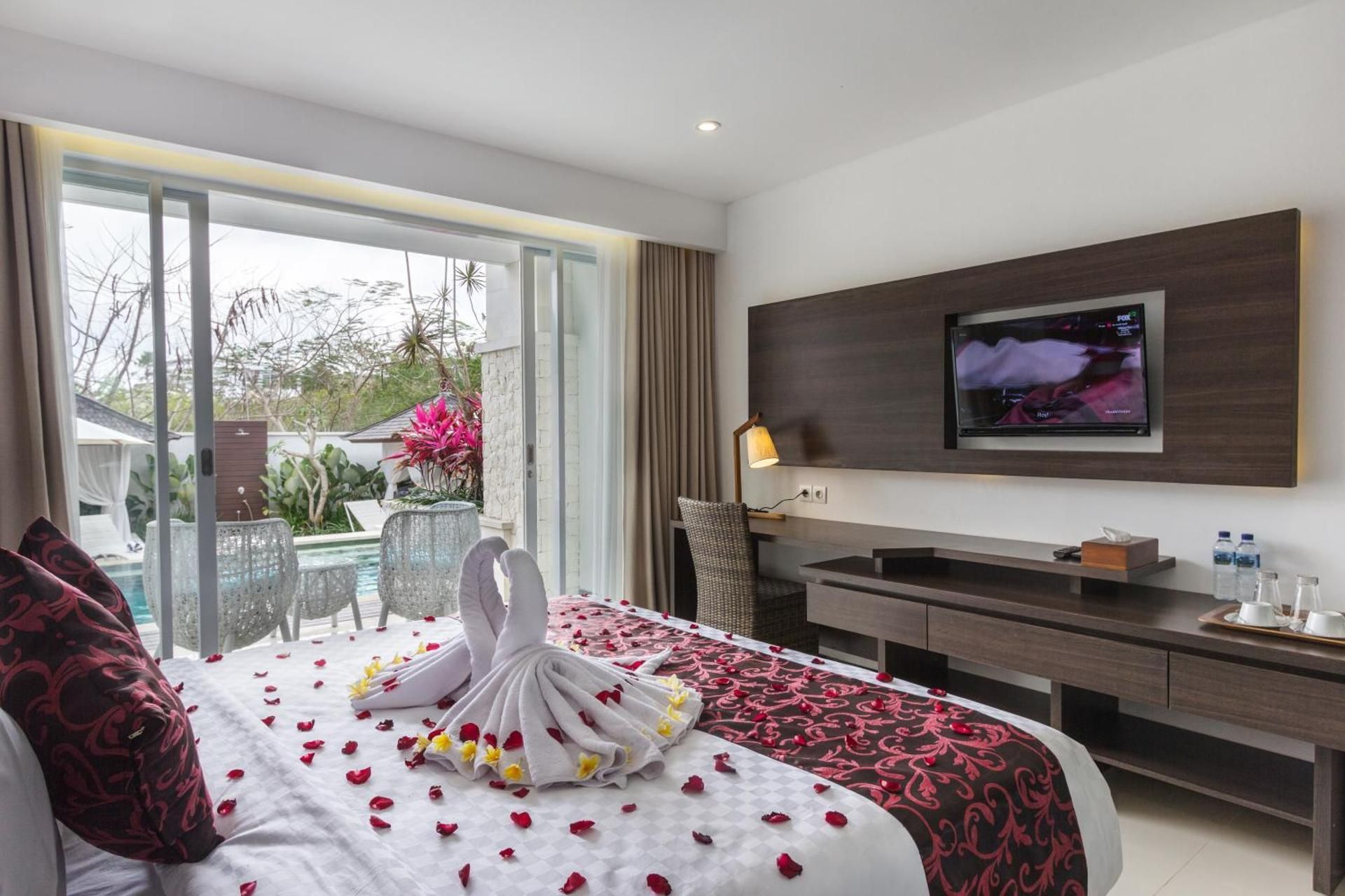 Deluxe Room With Pool Access