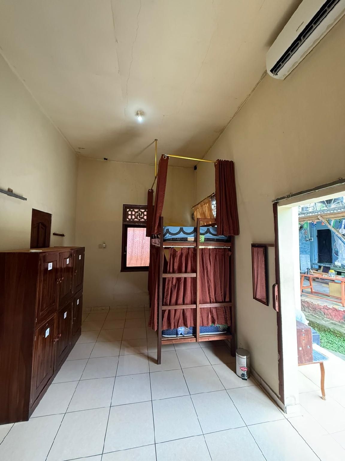 Dormitory Room - 6 People