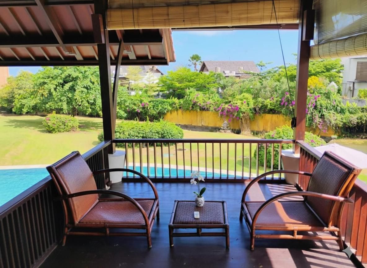 Villa with Garden View