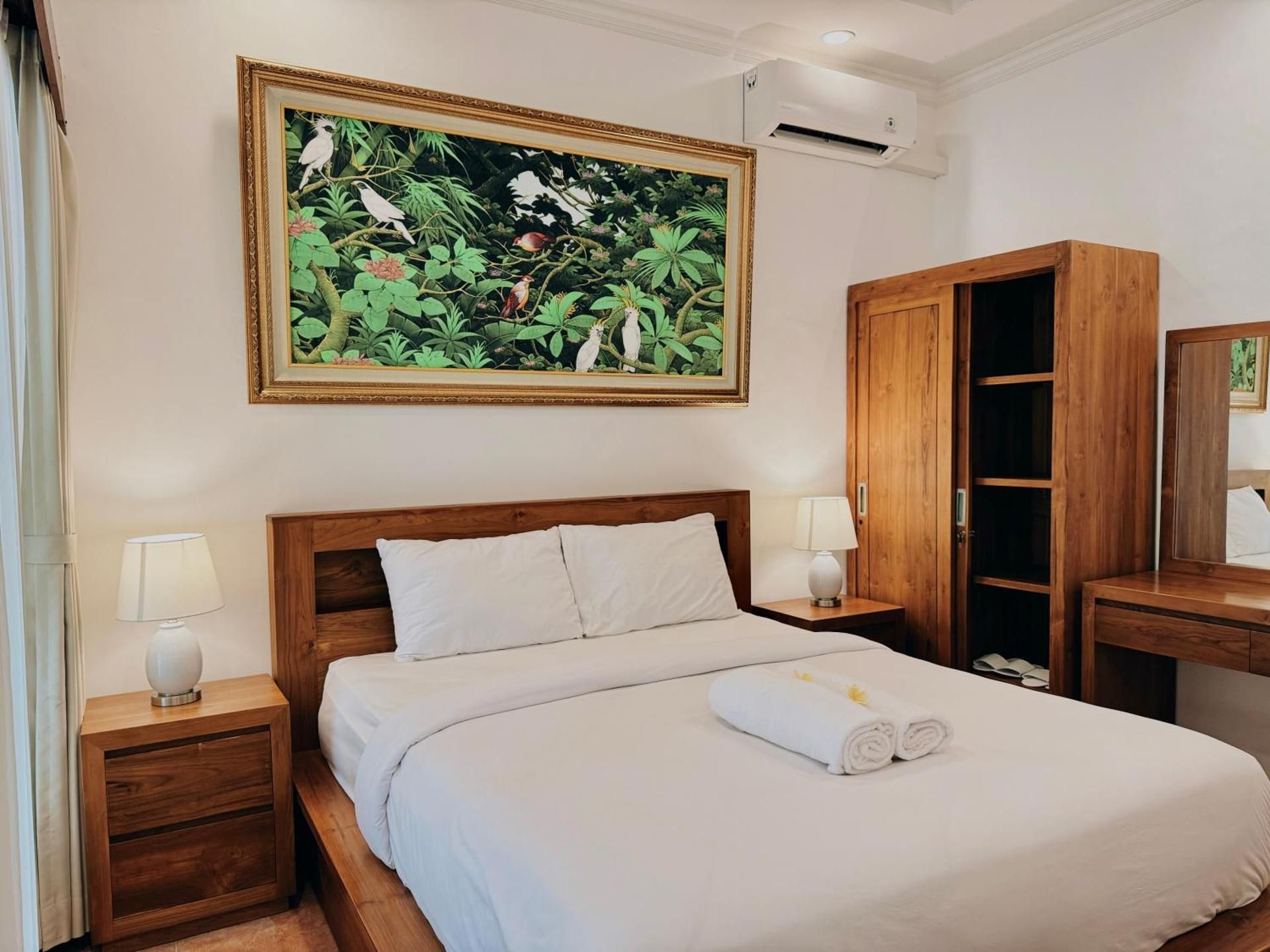 Standard Queen Room