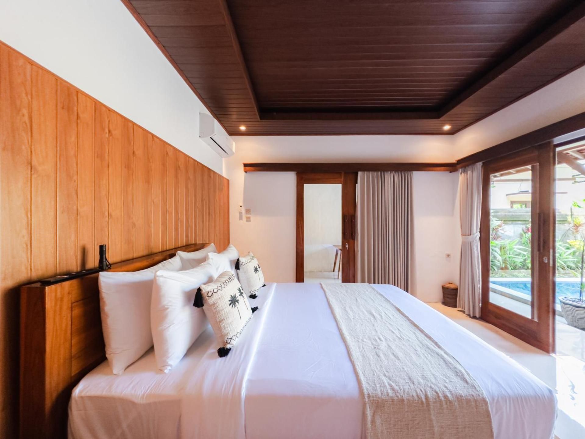 Deluxe Room with Bathtub