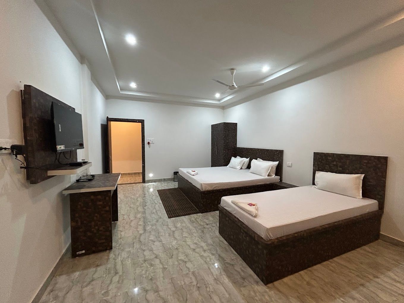 Standard Twin Bed Room