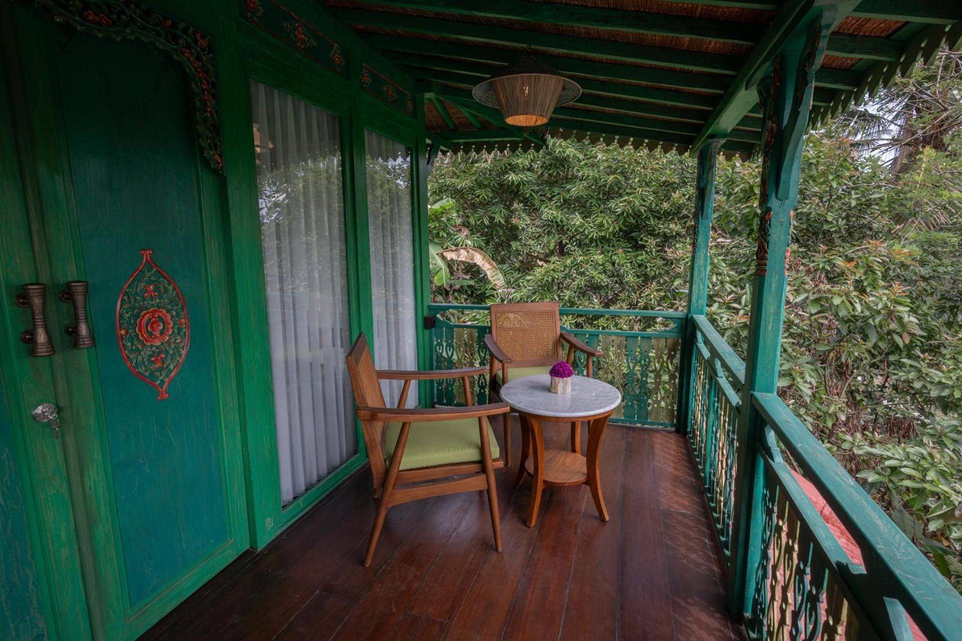 Villa with Garden View
