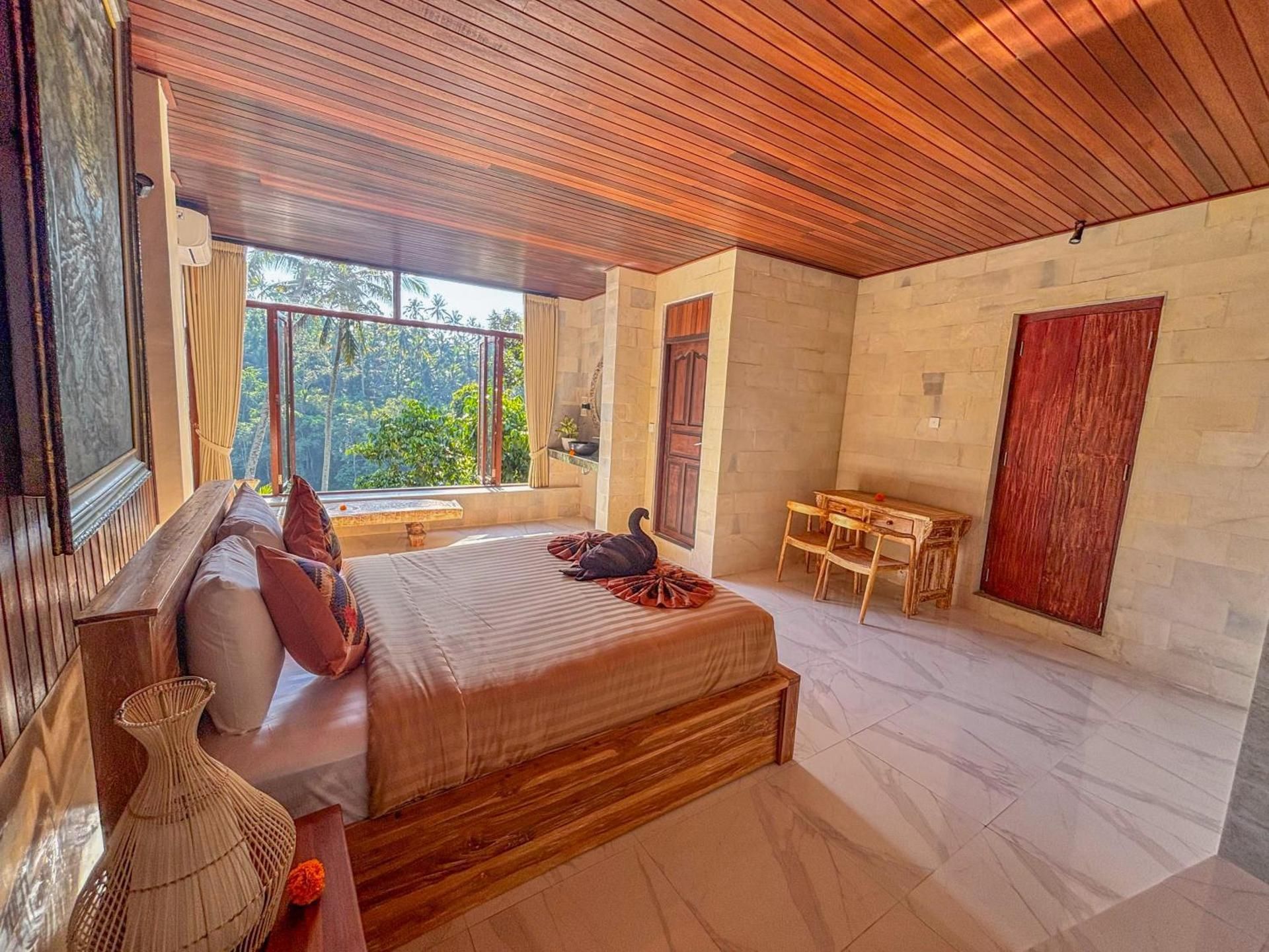 Deluxe Suite with Spa Bath