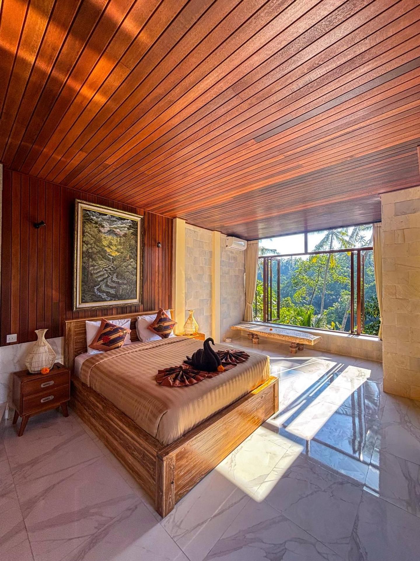 Deluxe Suite with Spa Bath