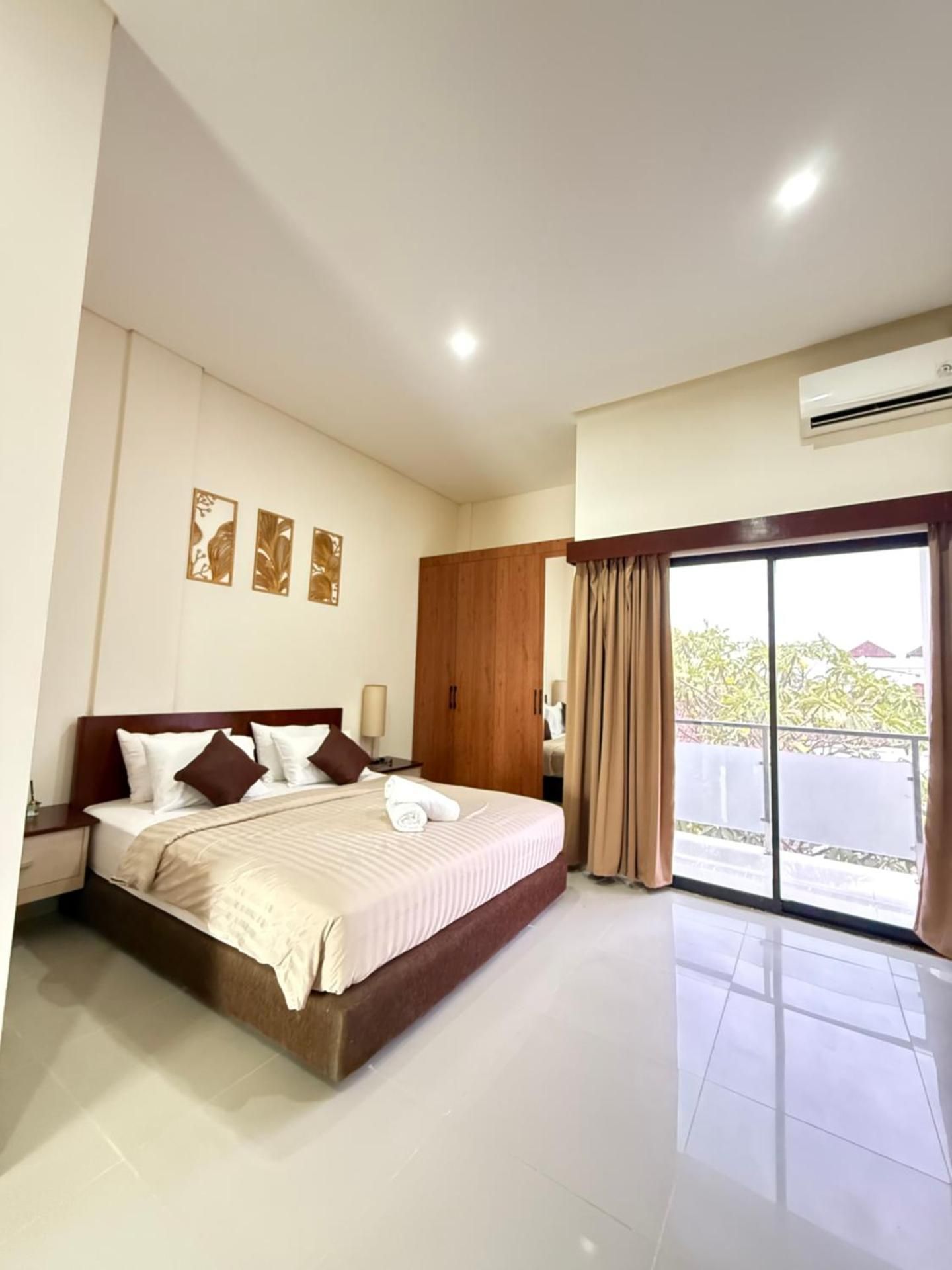 Studio with Balcony
