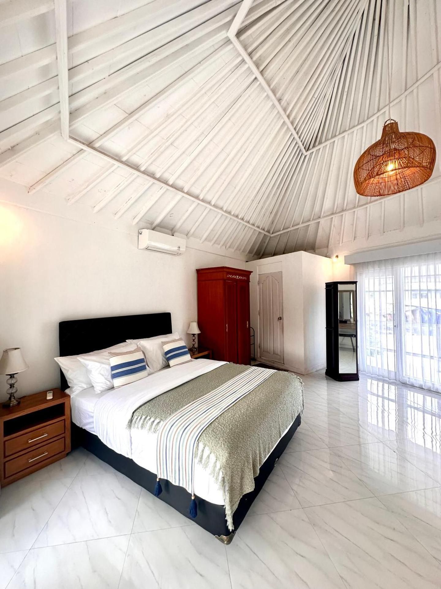 Queen Room with Garden View
