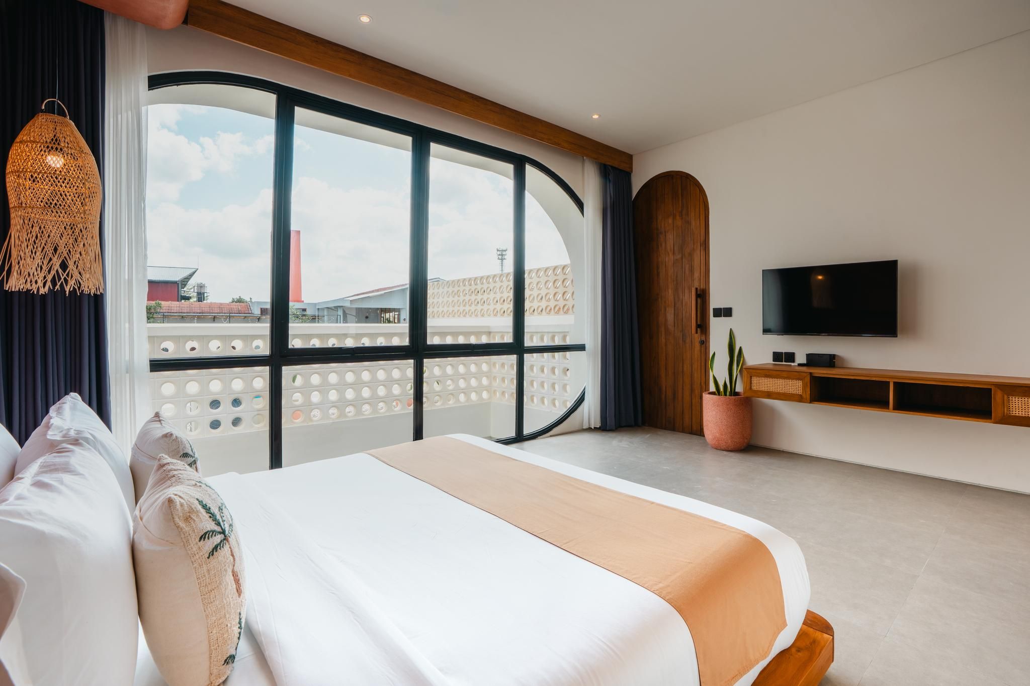 Pool Access 2 Bed Rooms Suite with Living area and Balcony