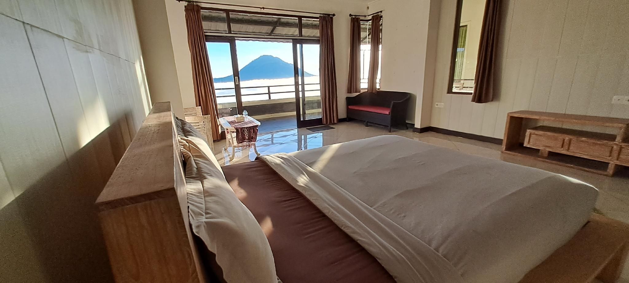 Deluxe - 1 King Bed, Smoking