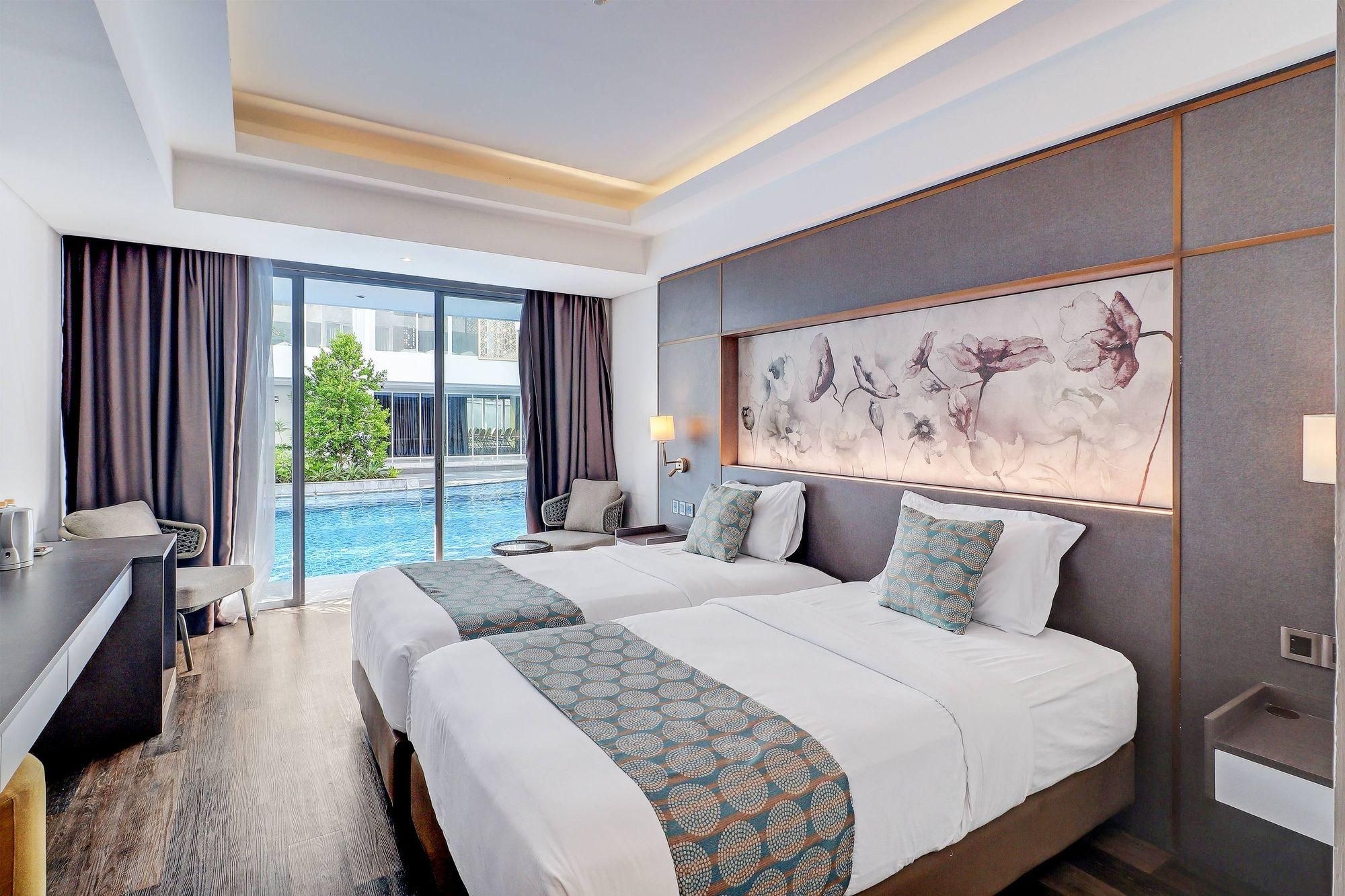 Pool Access - Twin Bed