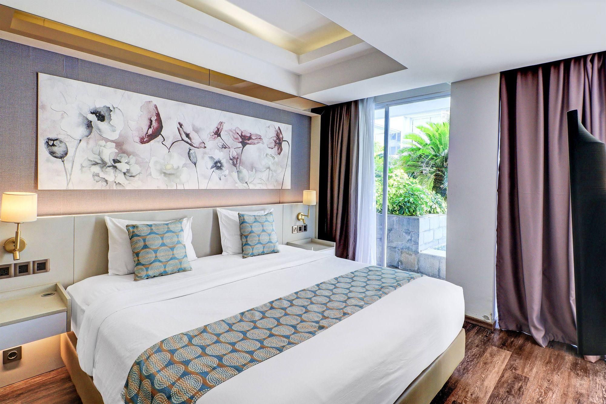 Junior Suite with Pool Access
