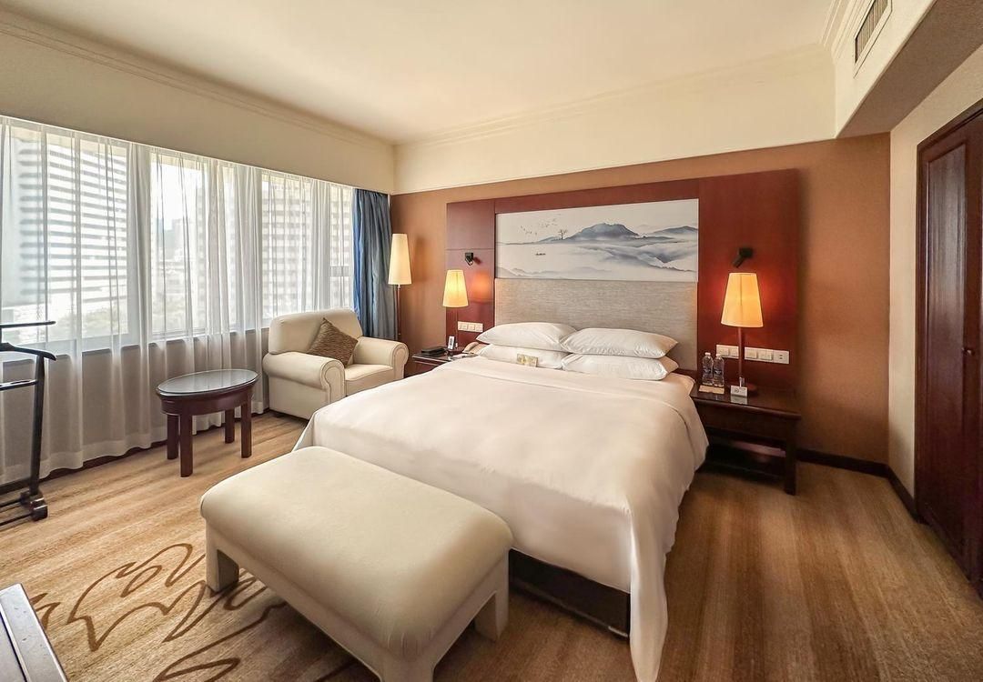 Deluxe Queen Suite