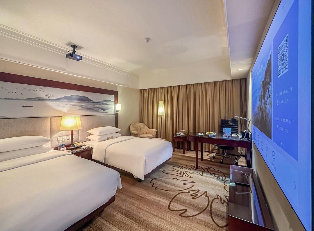 Hundred-inch giant Screen Video Twin Room (VIP video one-click projection screen)