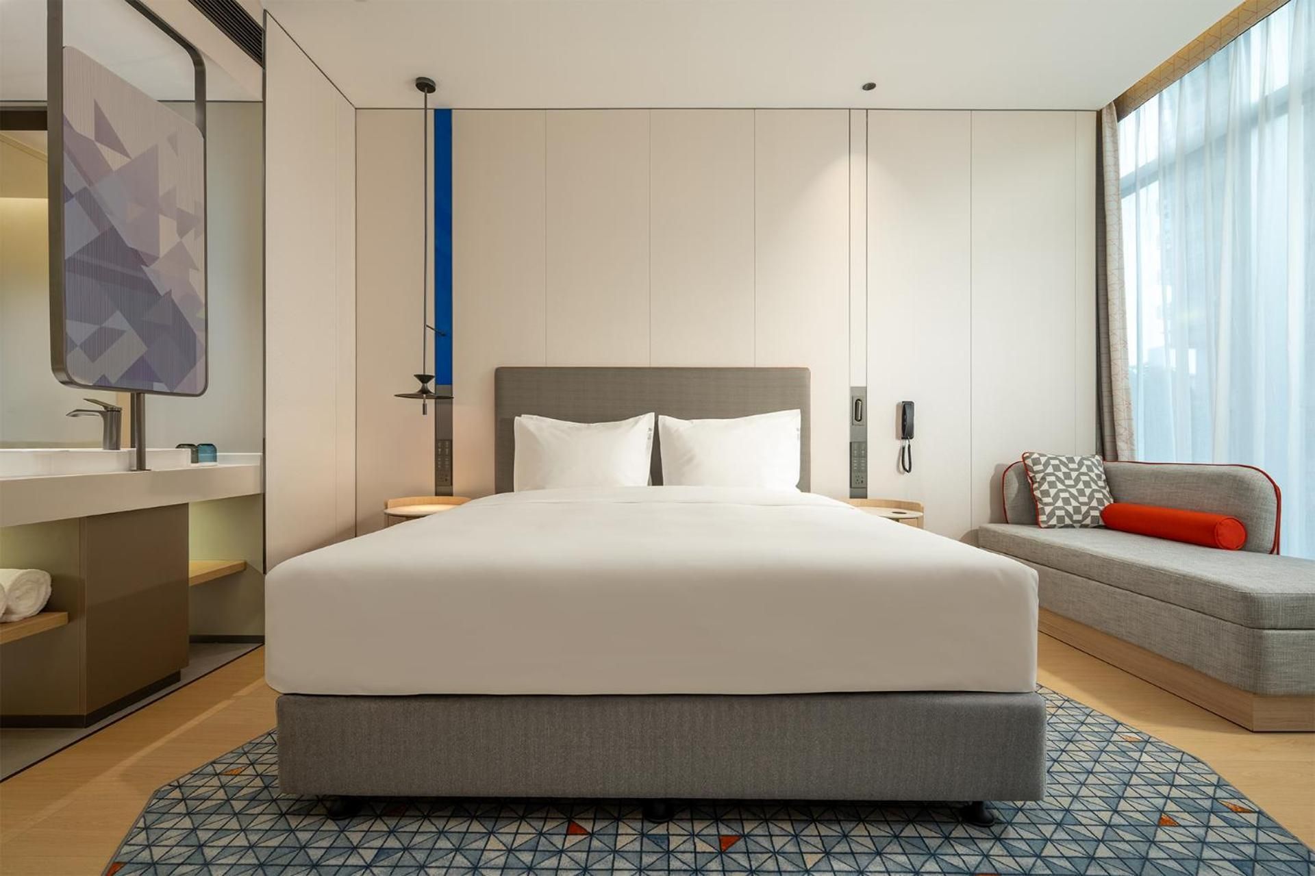 Standard King Room with City View