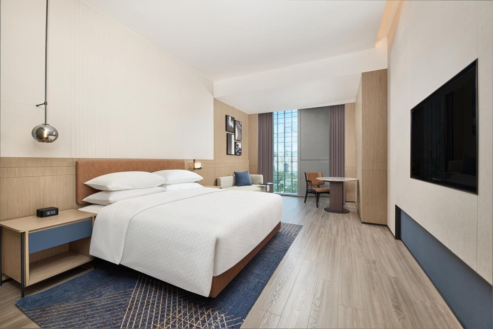 Premium King Room with City View