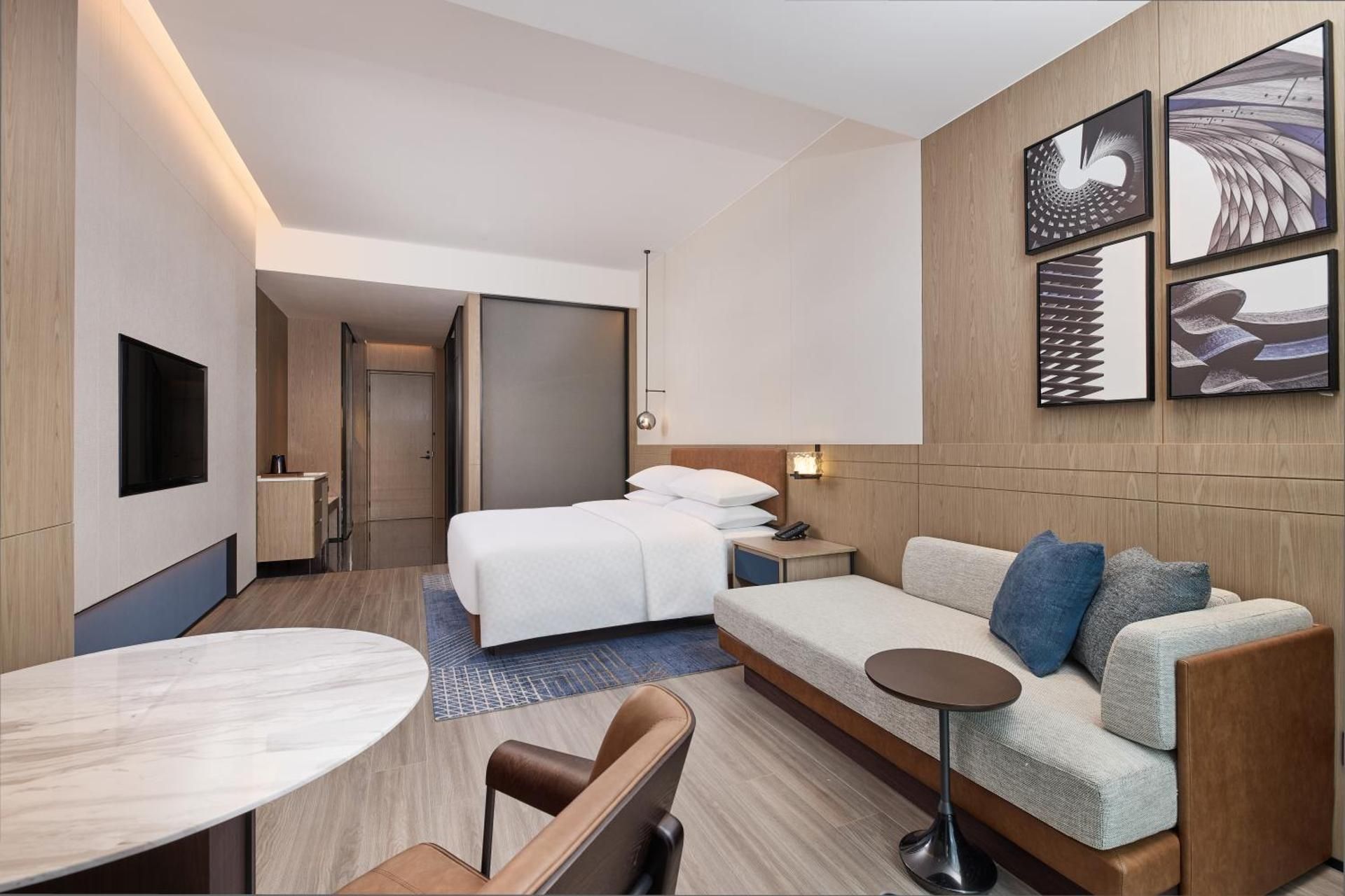 Premium King Room with City View