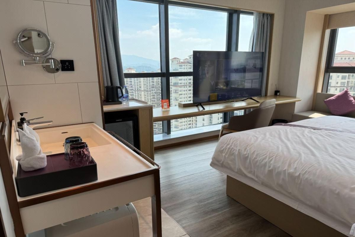 Extraordinary Queen Room with View