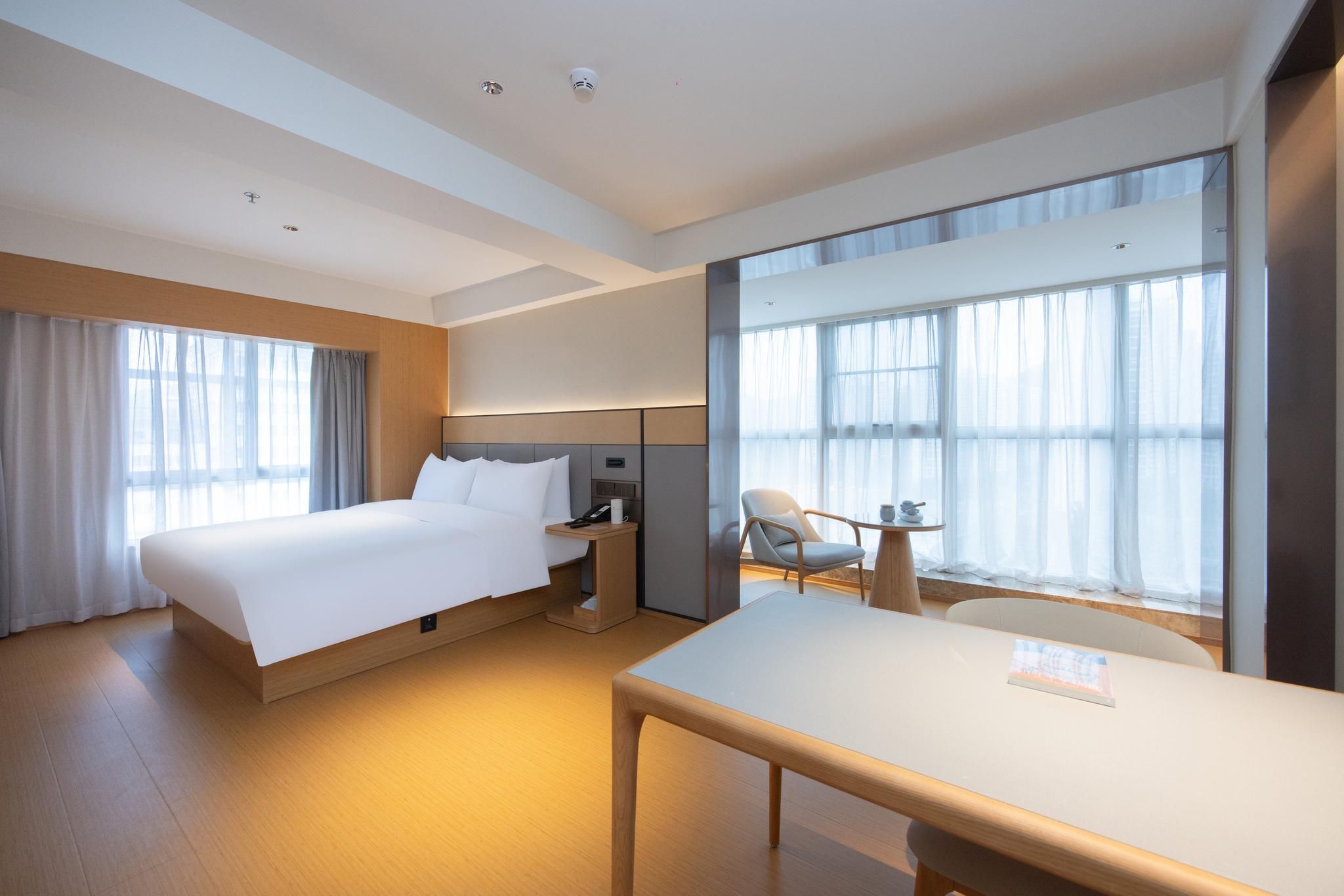 Queen Room with View