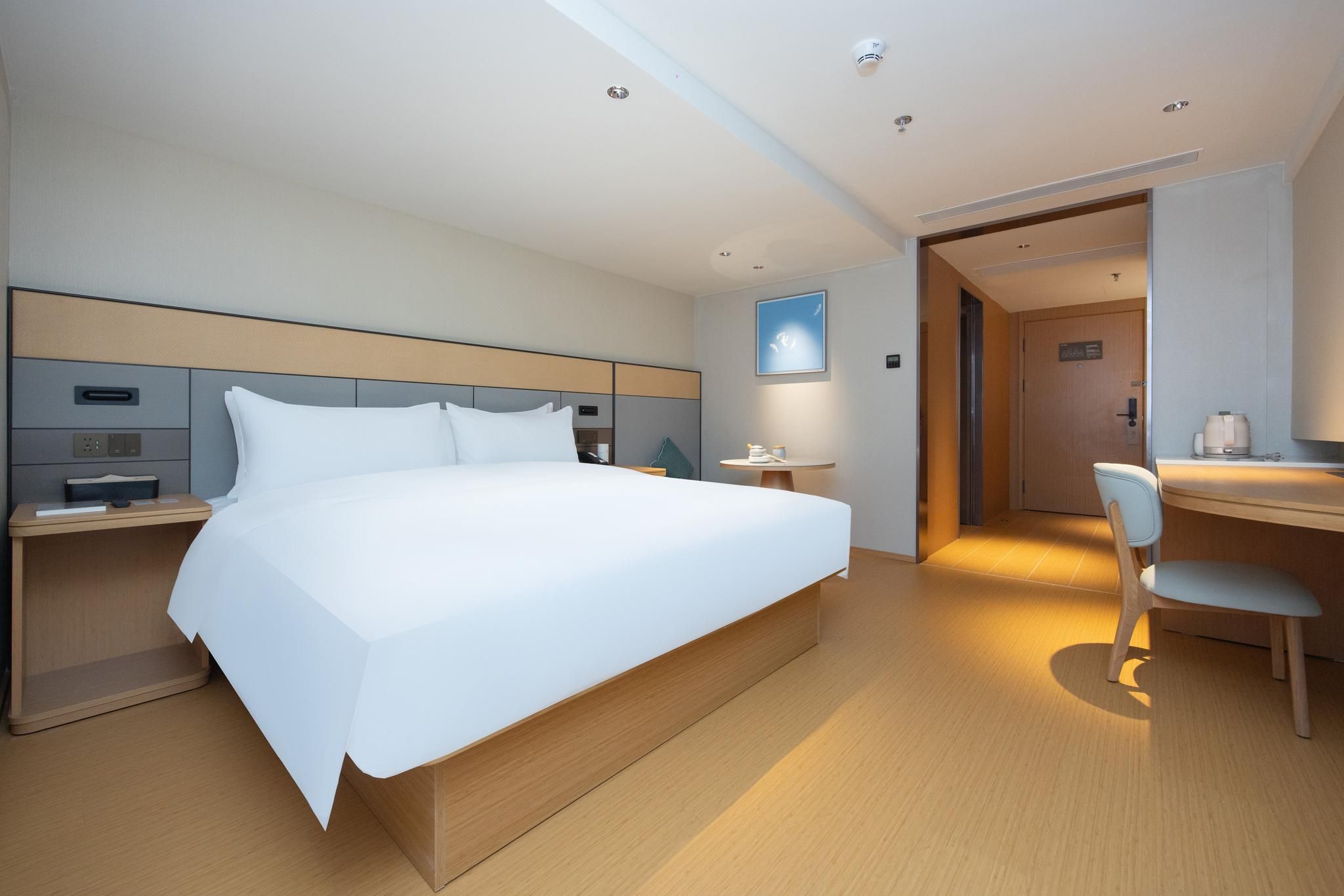 Business Queen Room