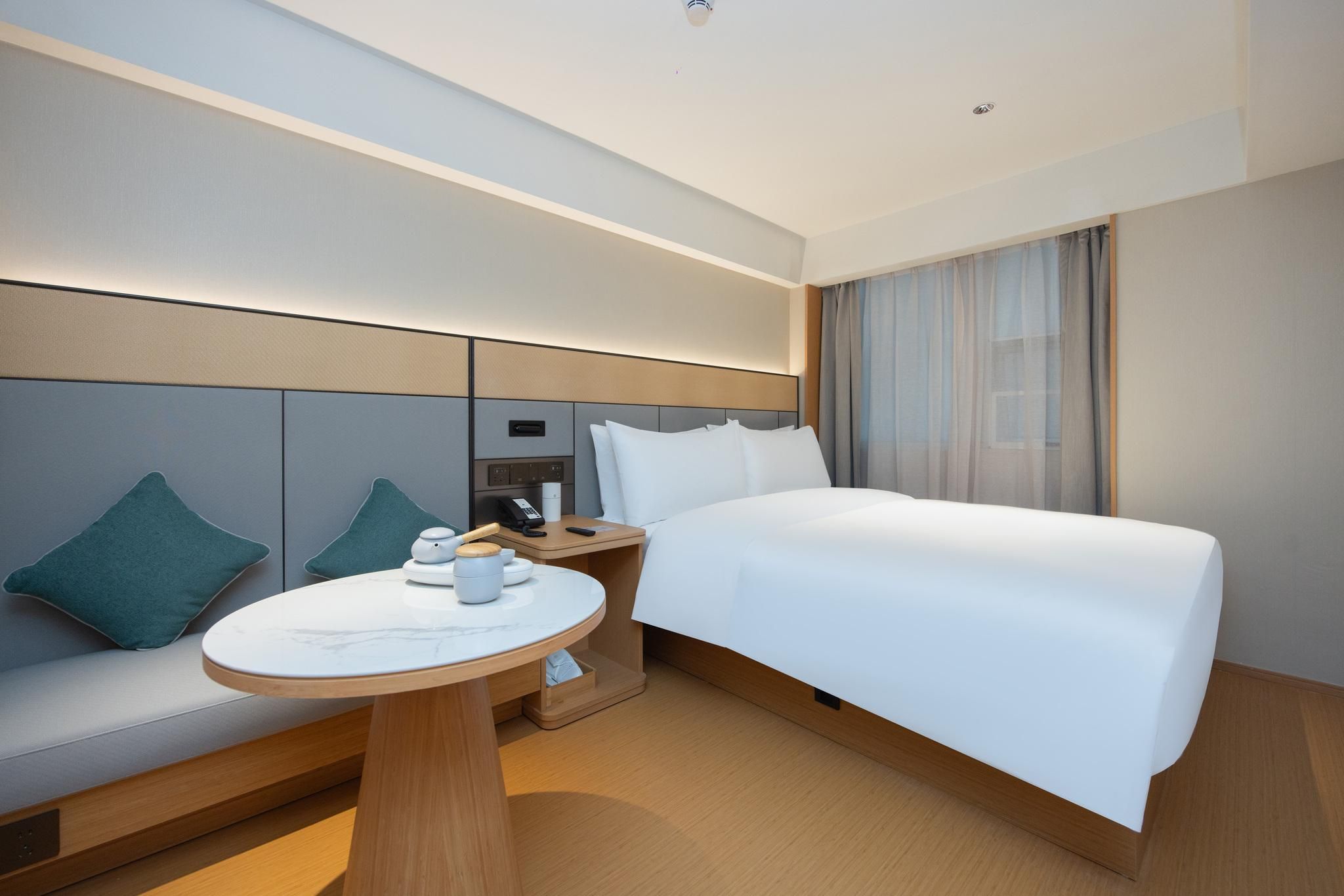Hotel Queen Room