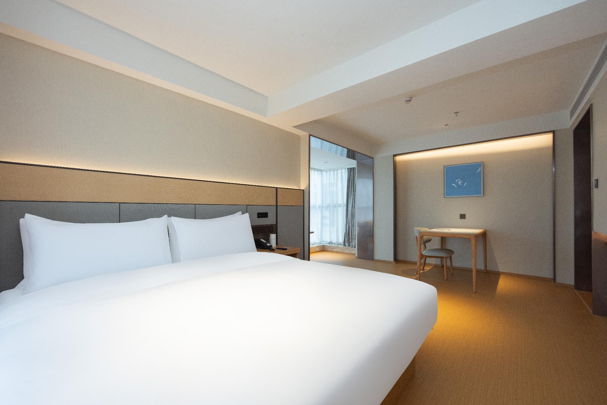 Queen Room with View