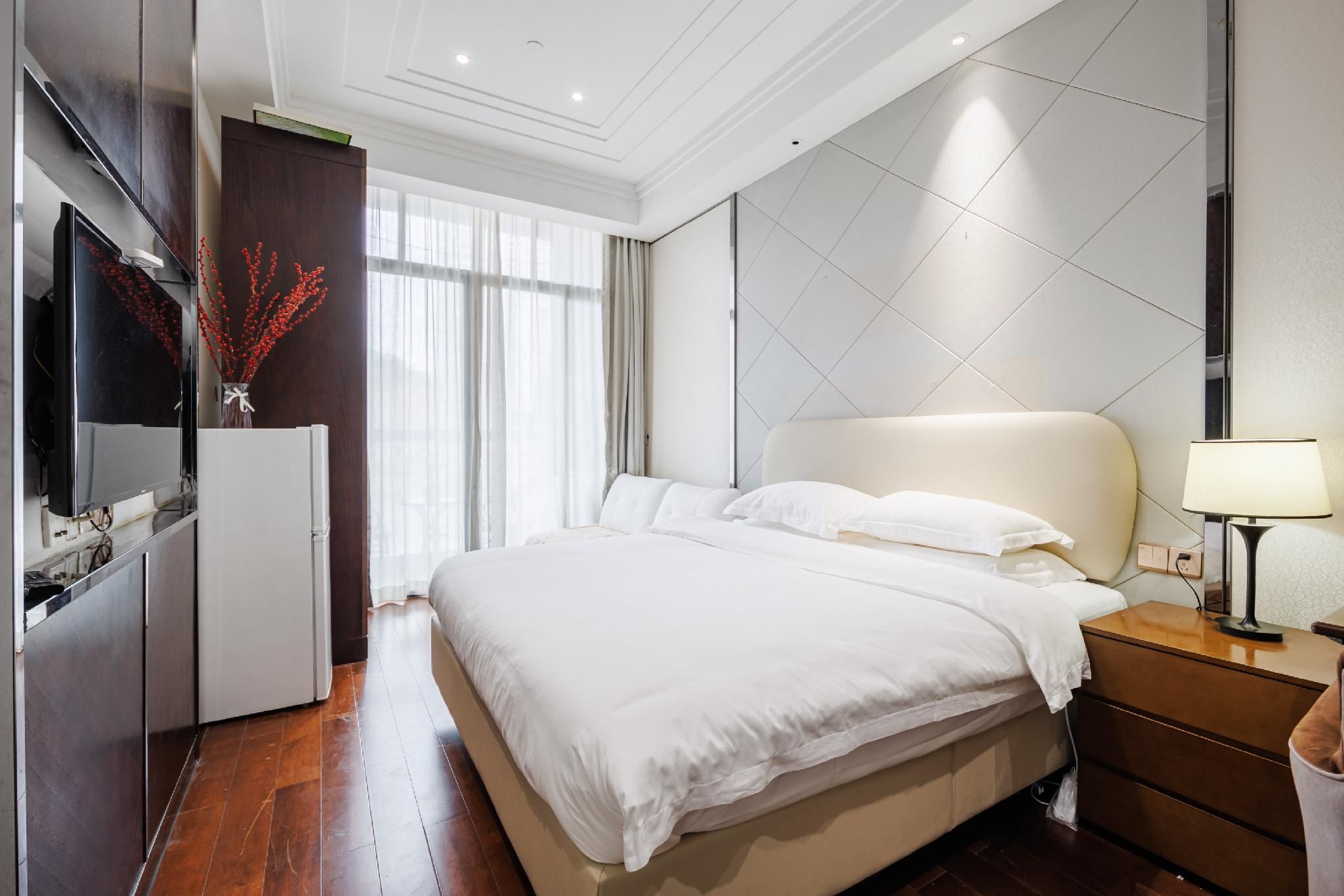 Deluxe Queen Queen Room