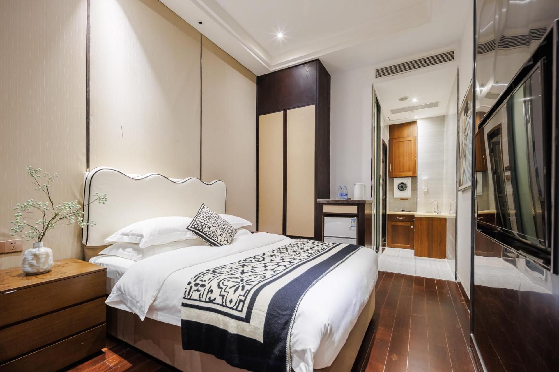 SEEU Designer Apartment