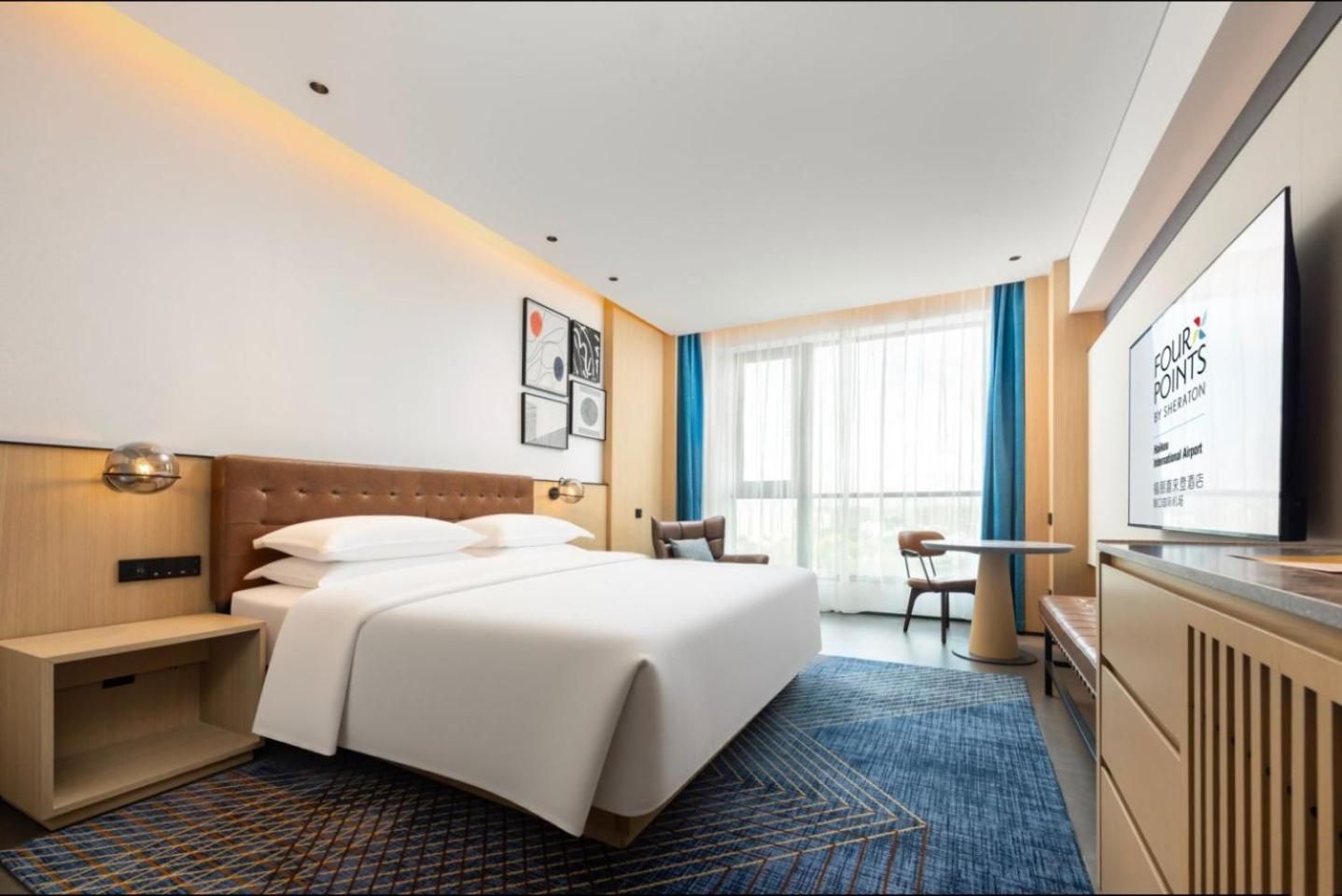 Superior King Room with City View