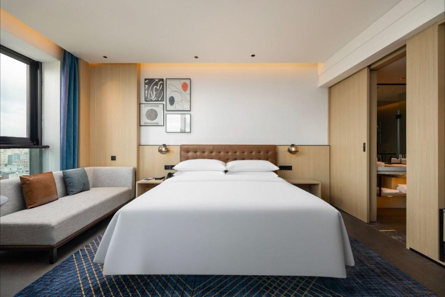 Executive King, Guest room, 1 King, City view