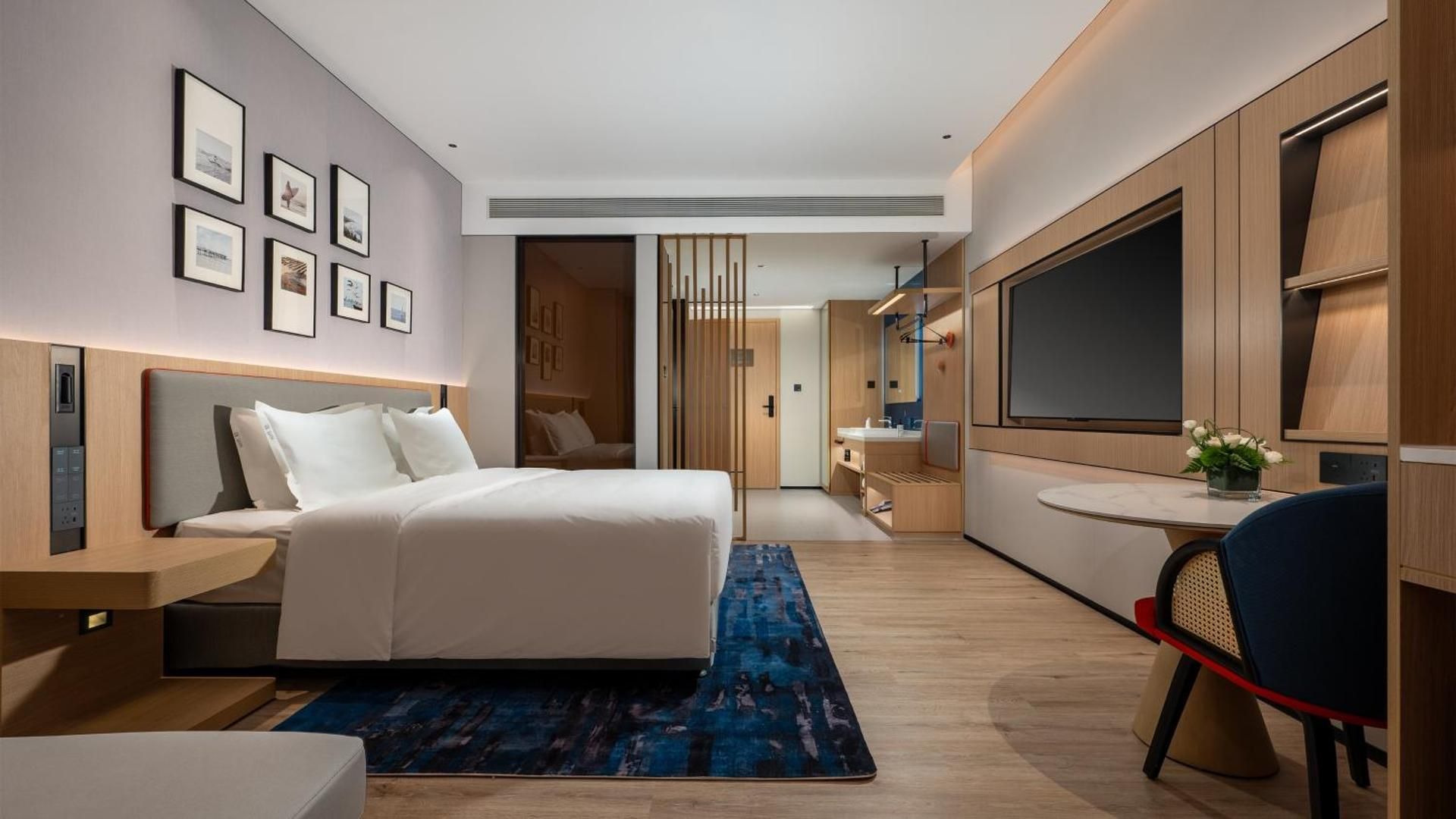 Large Standard King Room