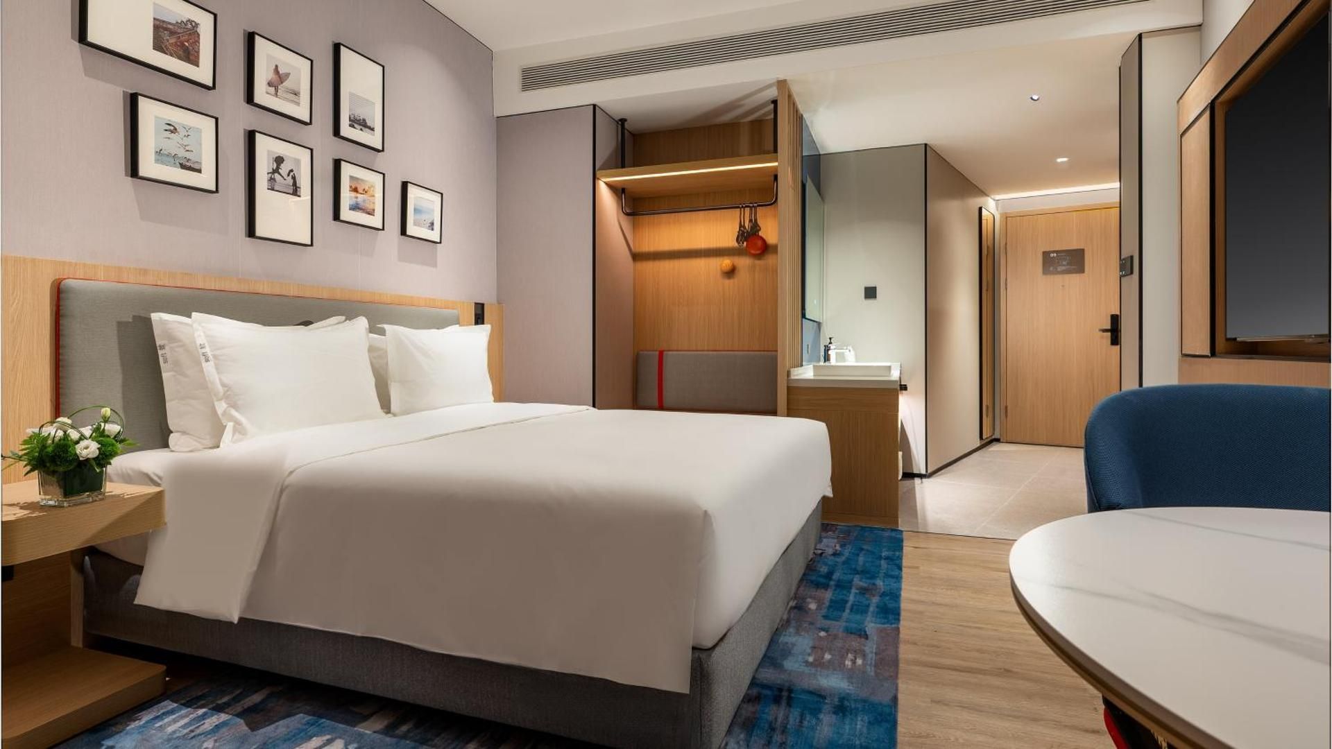 Standard King Room