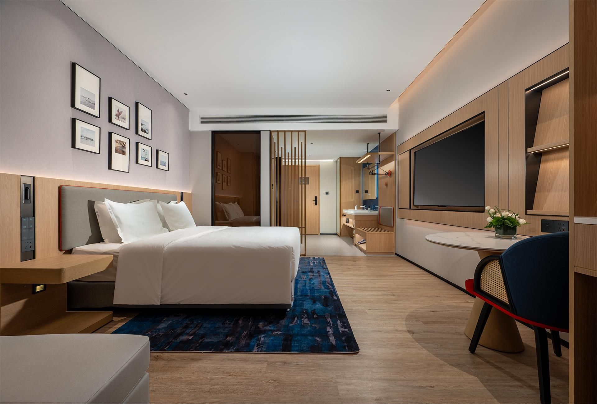 1 King Standard Extra Floor Space