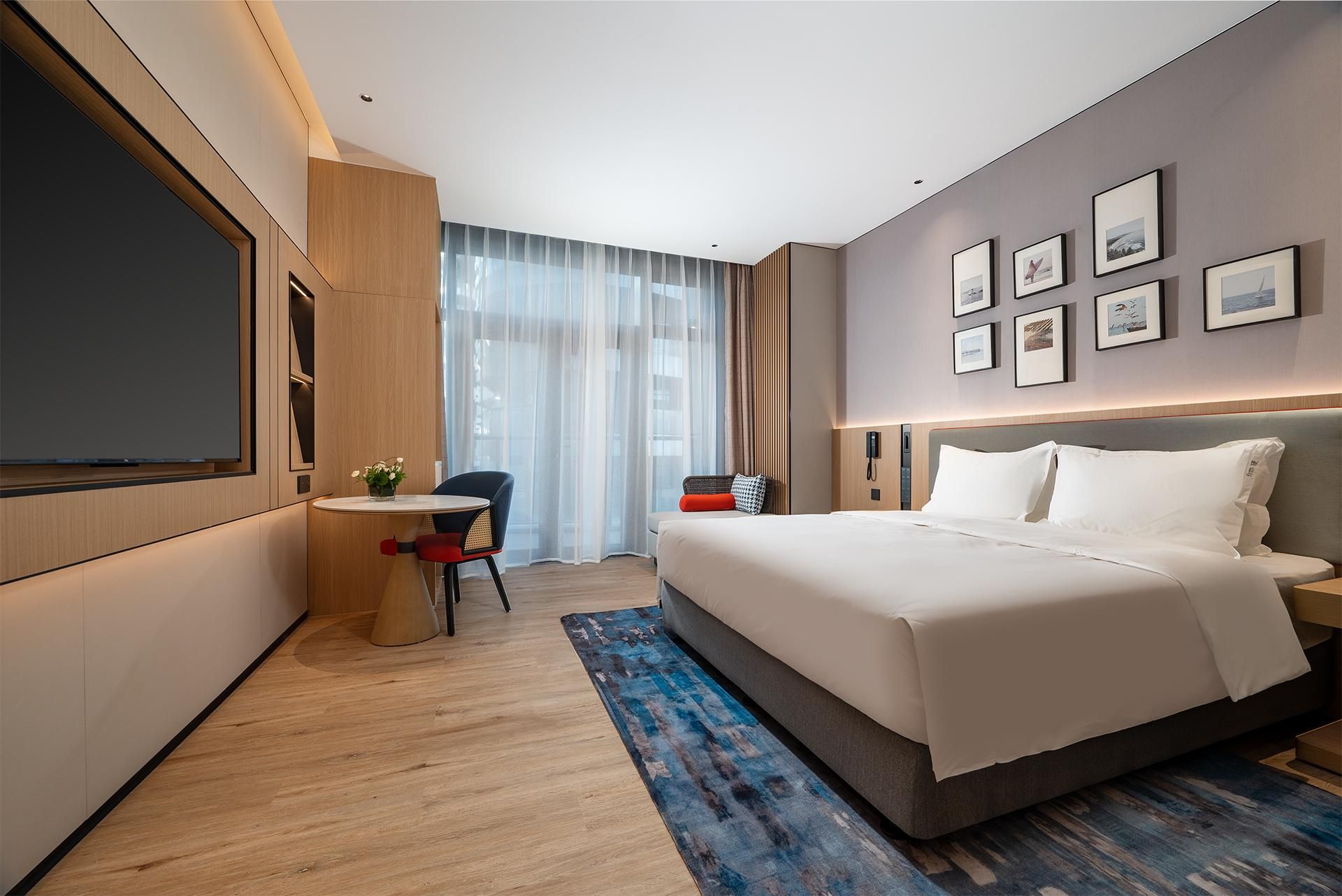 1 King Standard Extra Floor Space