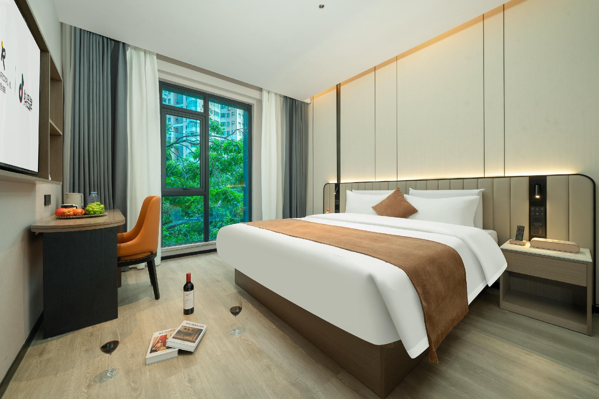 Deluxe Queen Queen Room
