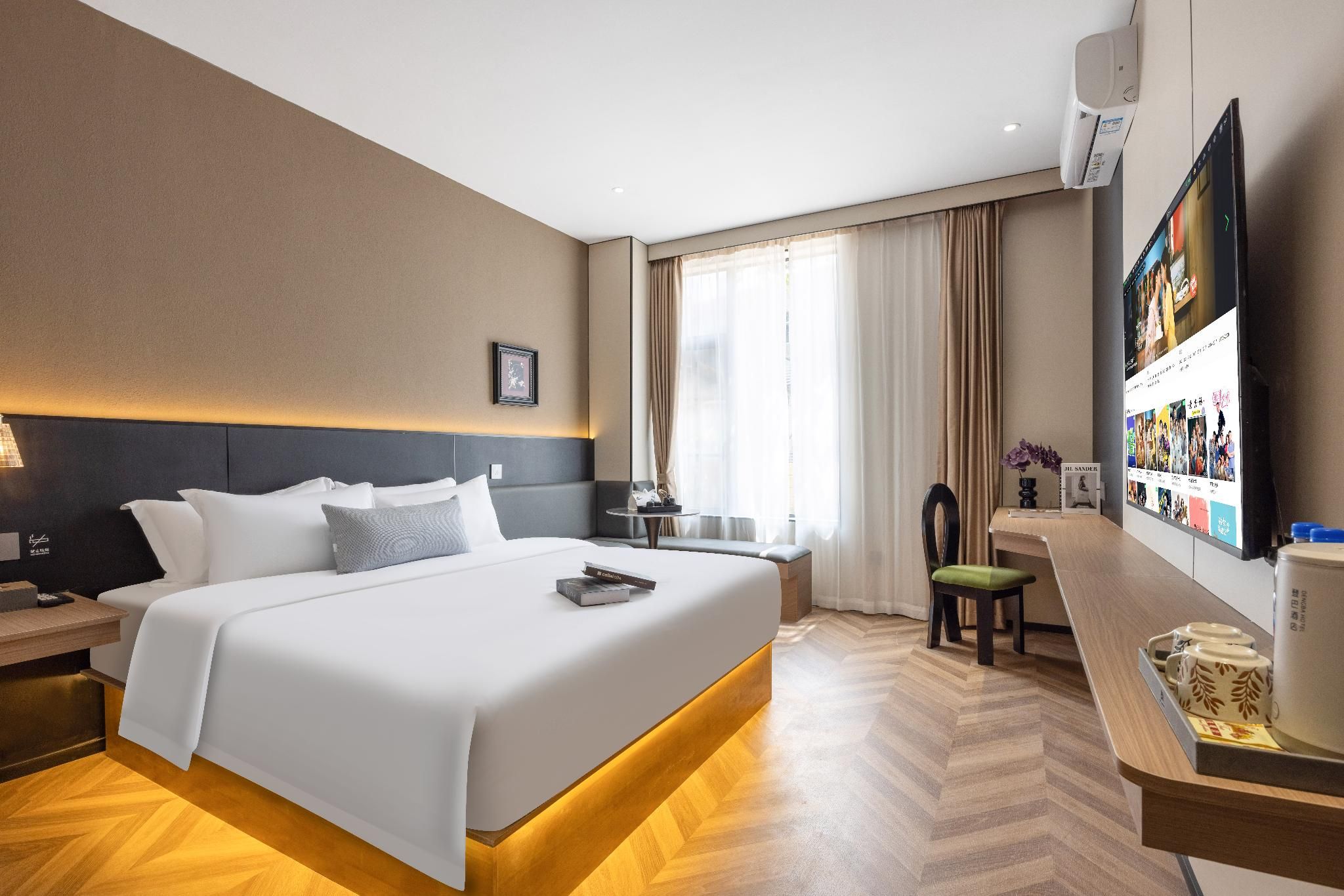 Deluxe King Room