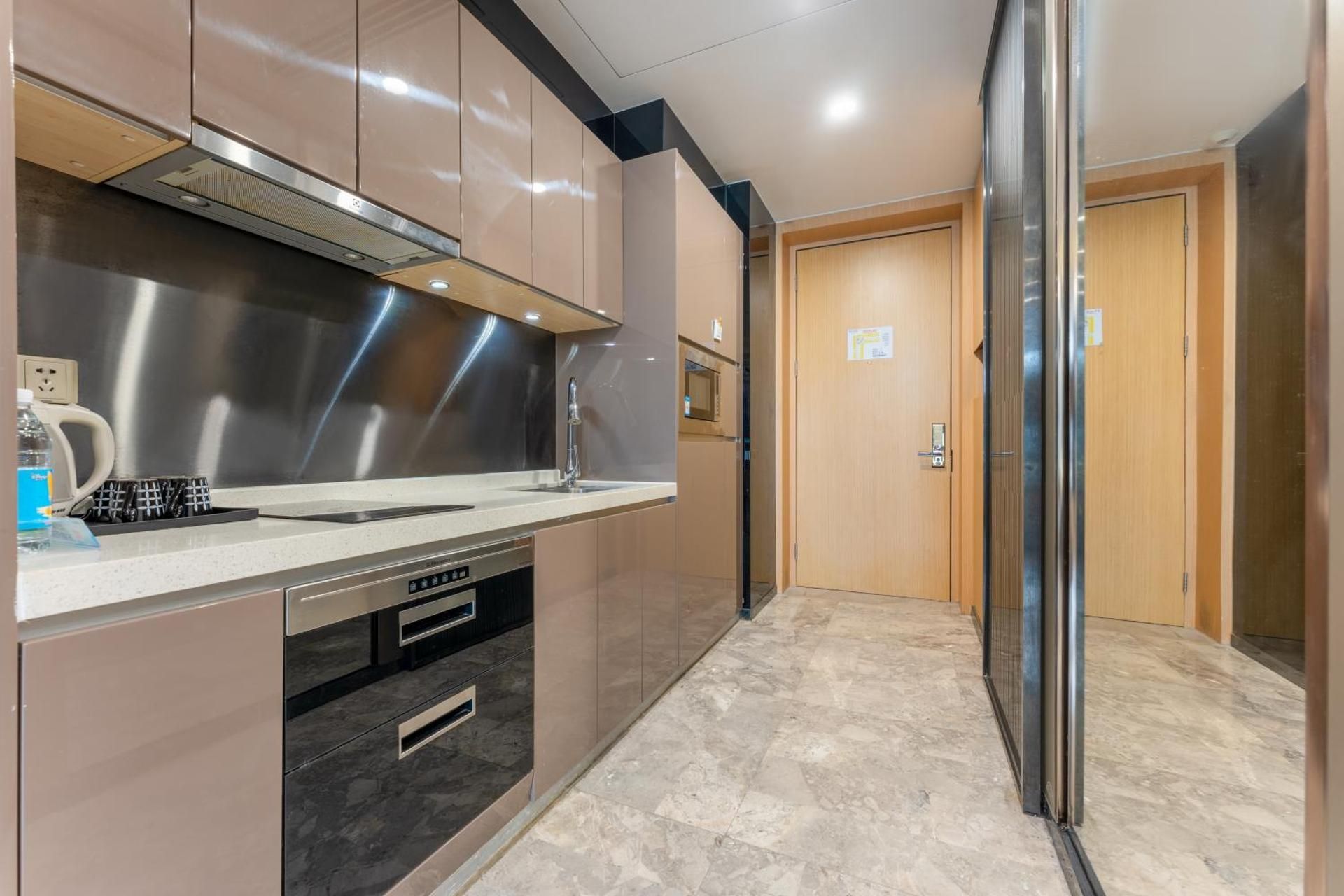Deluxe Queen Suite