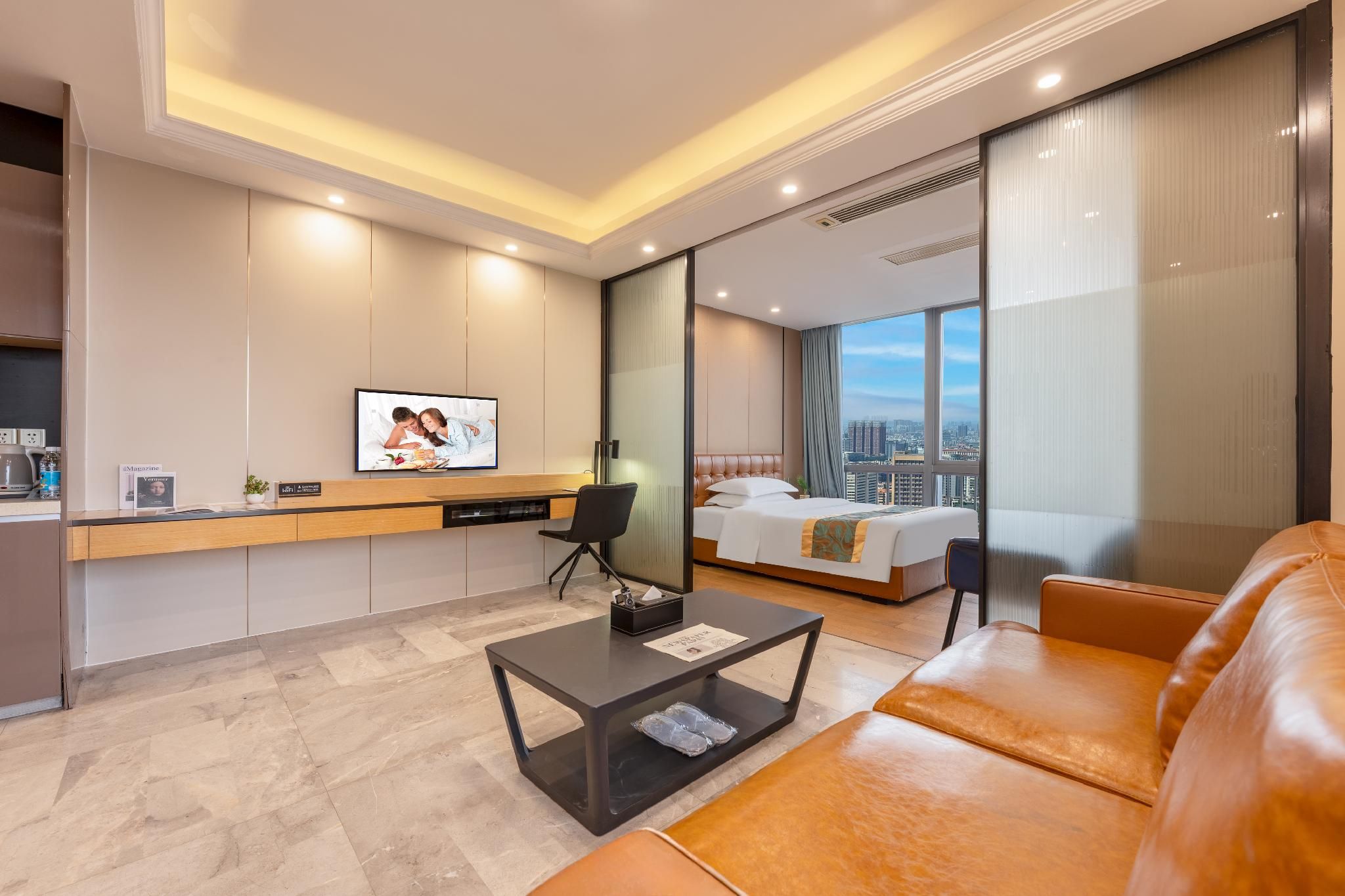 Deluxe Queen Suite
