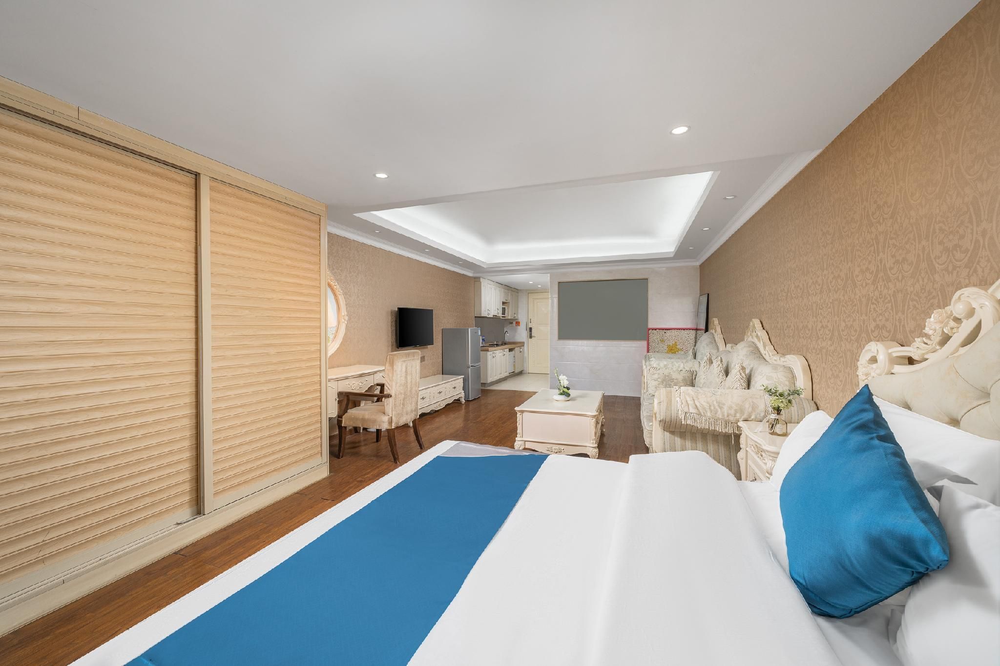 Quiet Time Elegant King Room