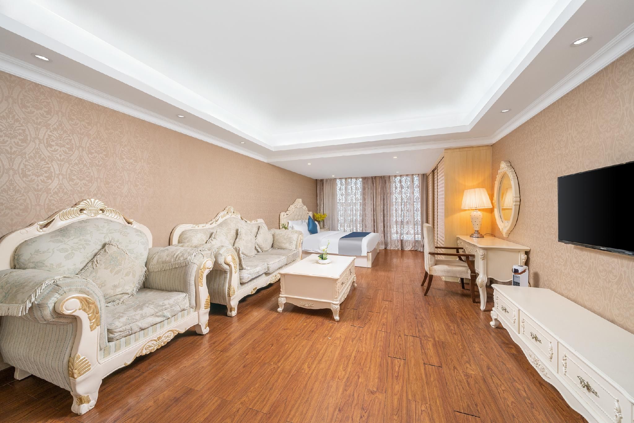 Quiet Time Elegant King Room