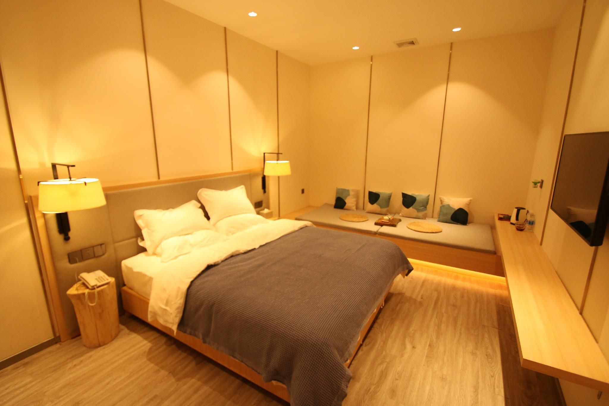 Superior Queen Room without Window
